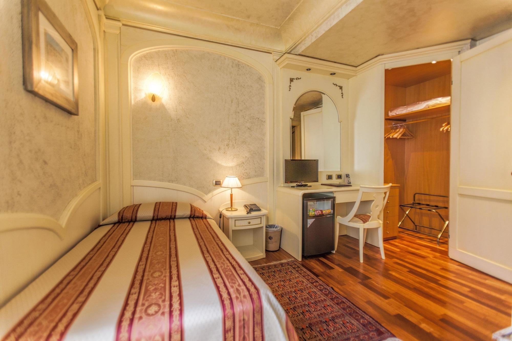 Hotel Colomba D'Oro Verona Exterior foto