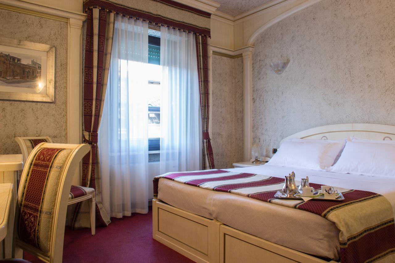Hotel Colomba D'Oro Verona Exterior foto